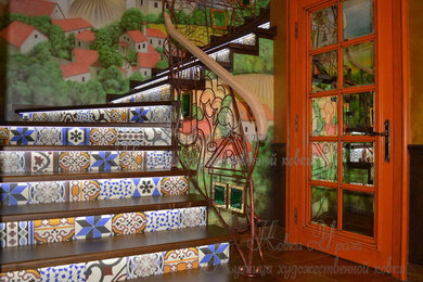 Пример оригинального дизайна: угловая лестница среднего размера в стиле фьюжн с деревянными ступенями, подступенками из плитки и металлическими перилами