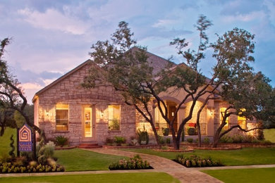Home design - traditional home design idea in Austin