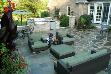 Example of a patio design in Cleveland