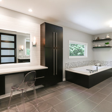 Contemporary Master Bath in Deerfield
