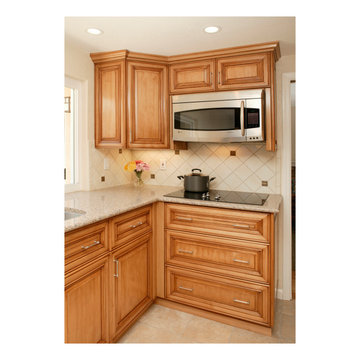 Glazed Maple Kitchen in Santa Clara