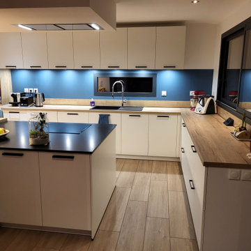 Modèle de cuisine équipée sur mesure conçue et installée à Colomiers.