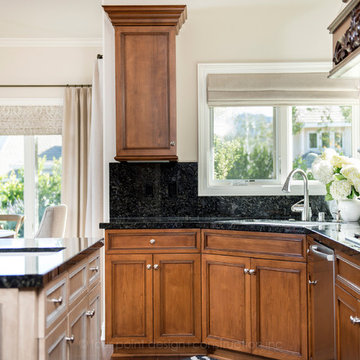 Elegant Lake Side Family Residence | Kitchen Great Room