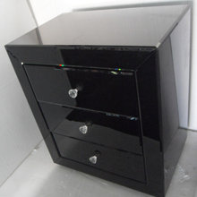 Mirrored furniture and mirrored furniture