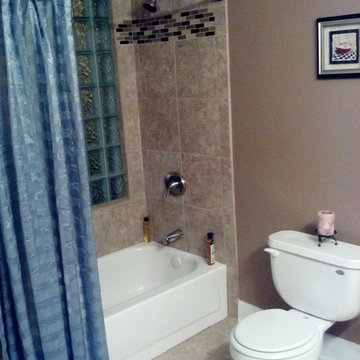 Upper Level Full Bathroom