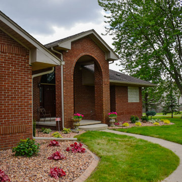 A Thoughtfully Composed Front Landscape