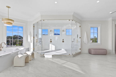 Inspiration for a modern bathroom remodel in Los Angeles