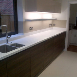 Caramel glass splashbacks in this Berkshire HOUSE - Wall & Floor Tiles