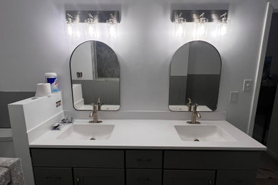 Example of a transitional bathroom design in Nashville