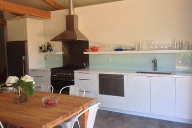 Example of a cottage chic kitchen design in Los Angeles