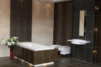ウィルトシャーにあるおしゃれな浴室の写真