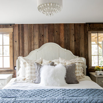 Langley Historical Farmhouse - Bedroom