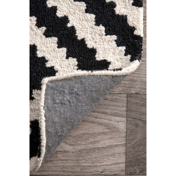 nuLOOM Hand-Tufted Geometric Tuscan Rug, Black, 6' Square