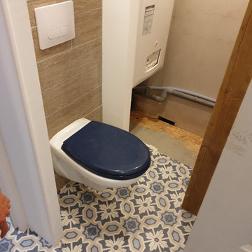 Création d'une salle de bain avec toilette séparé et espace buanderie.