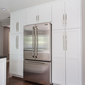 White shaker farmhouse style in Oak park