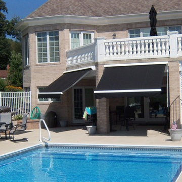 Retractable patio awnings