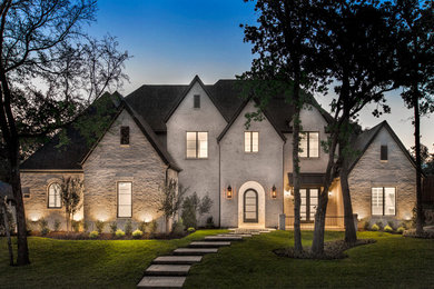 Large transitional two-storey house exterior in Dallas.