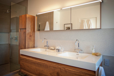 Inspiration for a modern bathroom remodel in San Francisco