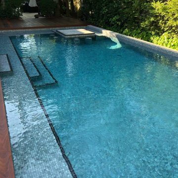 Spectacular light grey glass mosaic tile