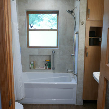 Kenbrook Bathroom/Hallway Renovation