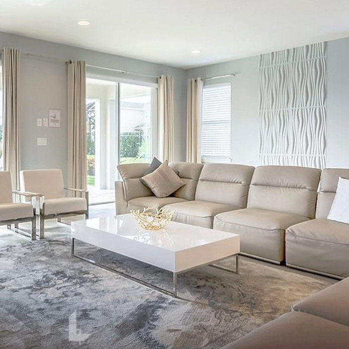 Example of a minimalist living room design in San Diego
