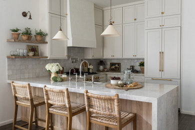 Transitional kitchen photo in Phoenix