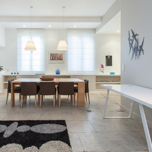 モンペリエの中サイズのコンテンポラリースタイルのLDKの画像 (白い壁)