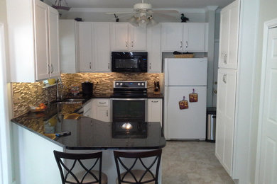 Eat-in kitchen - traditional u-shaped eat-in kitchen idea in Charleston with an undermount sink, shaker cabinets and white cabinets