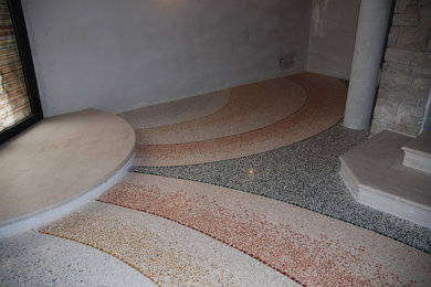 Immagine di un grande ingresso o corridoio design con pavimento alla veneziana e pavimento multicolore