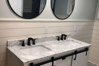 Bathroom - bathroom idea in Atlanta