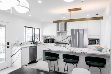 Example of a kitchen design in Los Angeles