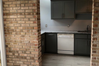 Kitchen - modern kitchen idea in Atlanta