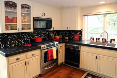 Example of a classic kitchen design in San Francisco