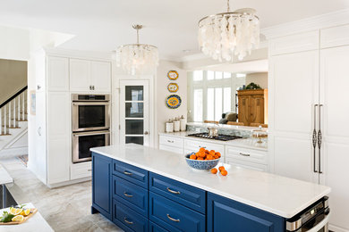 Kitchen - traditional kitchen idea in Boston