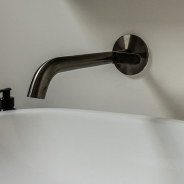 The Hut - Gym Bathroom