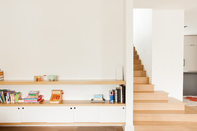 Example of a minimalist living room design in San Francisco