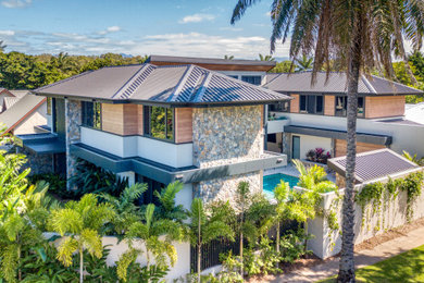 This is an example of an expansive contemporary exterior in Cairns.