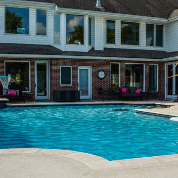 Grecian swimming pool with L, diving board and hot tub