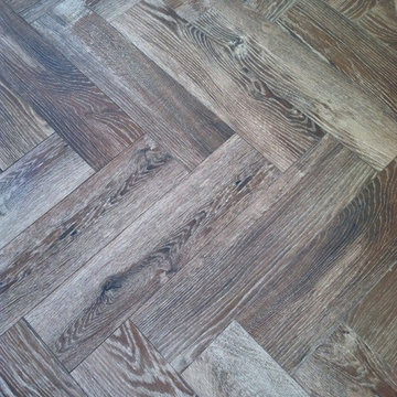 Porcelian wood grain tile floor