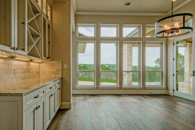 Dining room photo in Austin