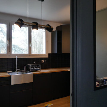 Modern and classic Black Kitchen