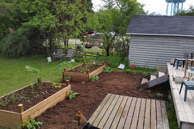 This is an example of a farmhouse landscaping in Toronto.