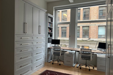 Inspiration for a modern home office remodel in Montreal