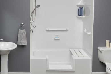 Example of a classic bathroom design in Miami