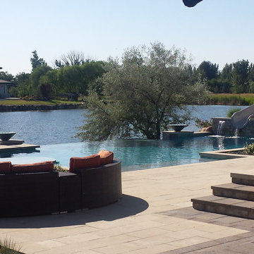 Contempory Lakeside Home