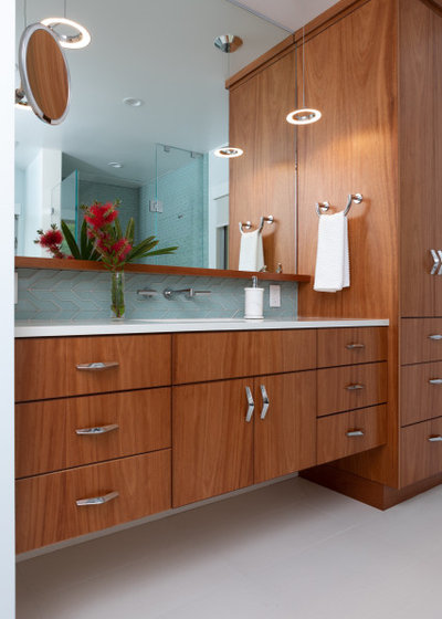 Midcentury Bathroom by Wendy Wilson & Associates