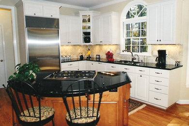 Kitchen photo in Atlanta