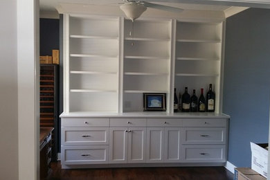 Example of a classic living room design in Charlotte