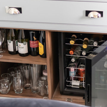 Alcove units with a drinks cabinet