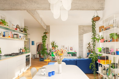 Immagine di una sala da pranzo contemporanea